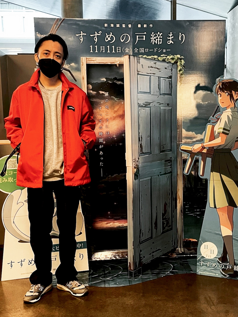 「休日コーデ、オトナカジュアル、今日のコーデ、シンプル、秋、スニーカー、シンプルコーデ、冬コーデ、New Balance、UNDER COVER」｜「UNDERCOVERの＜UNDERCOVER × EASTPAK＞ コーチジャケット■■■（ナイロンジャケット、レッド系）」を使った、TSUNAさん（メンズ・174cm）の秋コーディネートの1枚目の写真