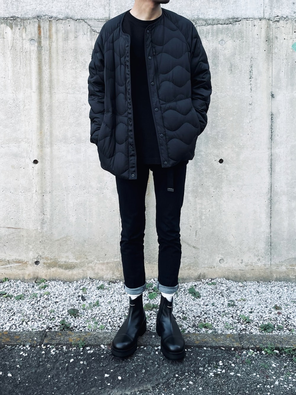 「wearhalloween2021、秋コーデ、今日のコーデ、シンプル、カジュアル、冬コーデ、MR.GENTLEMAN、UNIQLO」｜「MR.GENTLEMANのSAKIAS 5STICH SIDEGORE BOOTS（ブーツ、ブラック系）」を使った、TSUNAさん（メンズ・174cm）の秋コーディネートの1枚目の写真