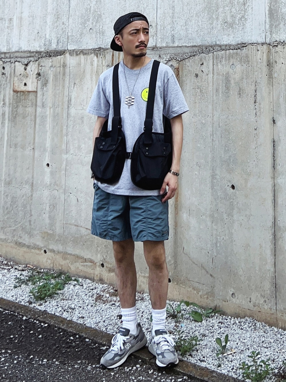 「ロゴT、夏コーデ、休日コーデ、メンズコーデ、Tシャツ/カットソー、リラックススタイル、大人コーデ、New Balance、ハーフパンツ」｜「FREAK'S STOREのWEB限定 コットンナイロン ショーツ/レオパード/ペイズリー/フローラル/パッカブル（その他パンツ、ブルー系）」を使った、TSUNAさん（メンズ・174cm）の夏コーディネートの1枚目の写真