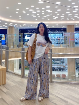 「GOLD（ゴールド）のアイテム（アクセサリー）」を使った、Yommi Chen🇹🇼さん（レディース・167cm）の秋コーディネート