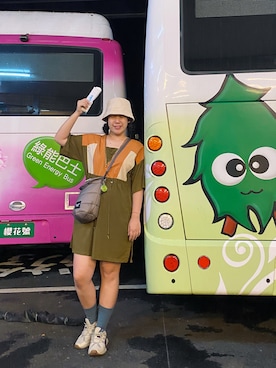 「GOLD（ゴールド）のアイテム（アクセサリー）」を使った、Yommi Chen🇹🇼さん（レディース・167cm）の秋コーディネート