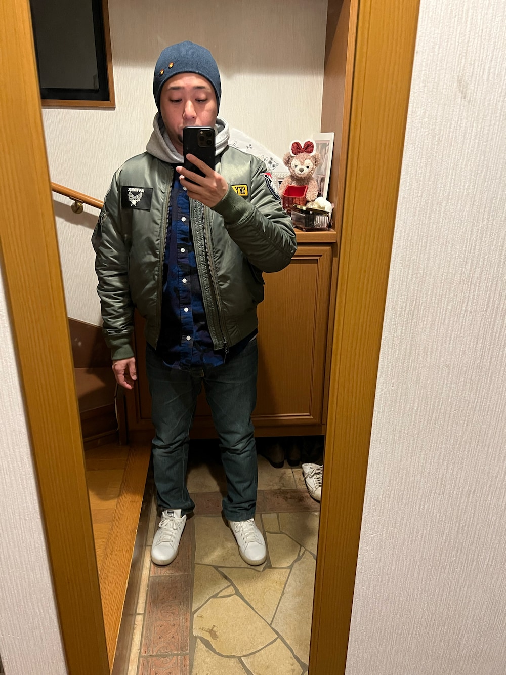 「adidasのアイテム（スニーカー、ホワイト系）」を使った、Hide Sakuさん（メンズ・168cm）の春コーディネートの1枚目の写真