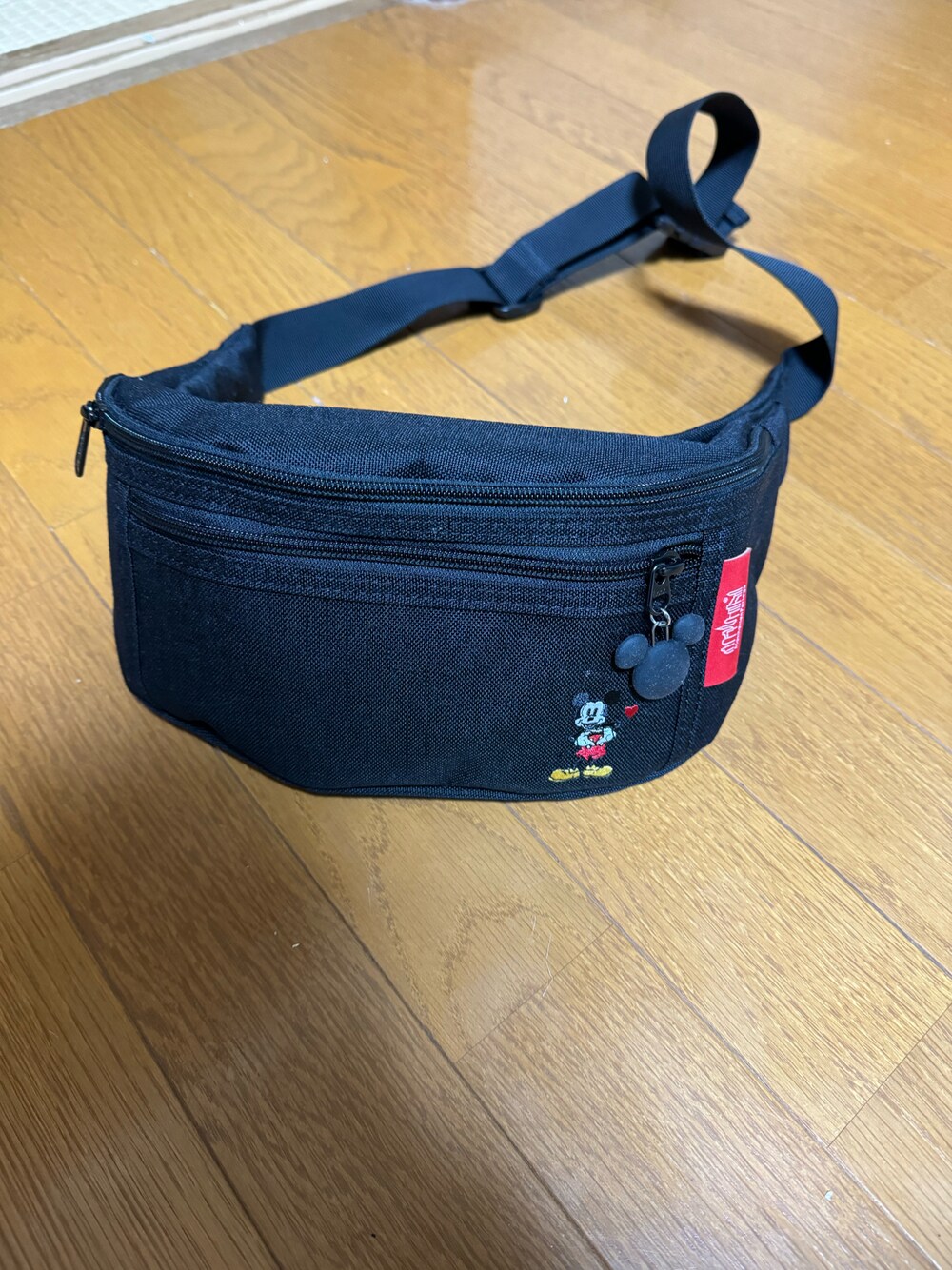 「Manhattan Portageのアイテム（ボディバッグ/ウエストポーチ、ブラック系）」を使った、Hide Sakuさん（メンズ・168cm）の秋コーディネートの1枚目の写真