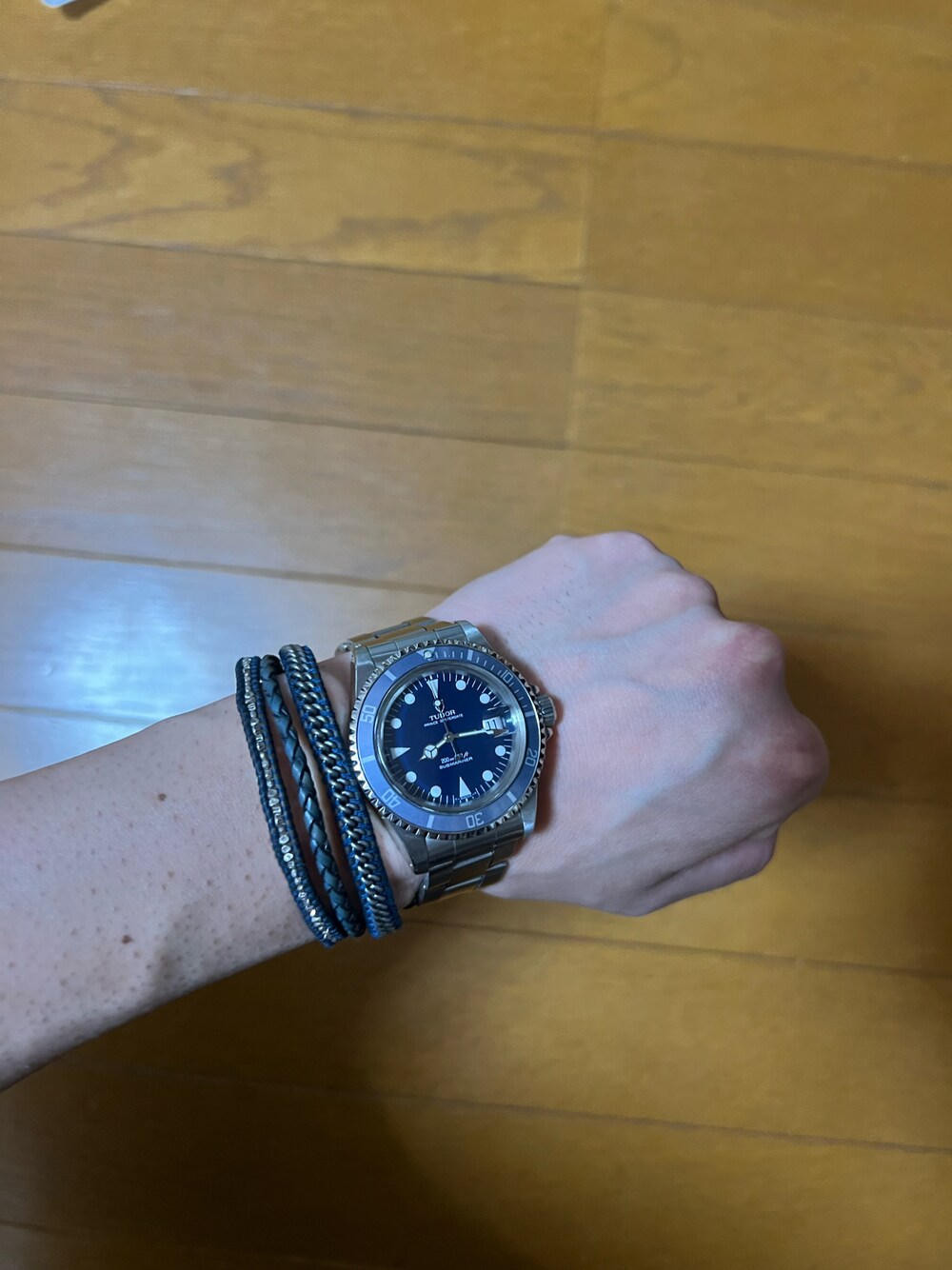 「Tudorのアイテム（アナログ腕時計、ブルー系）」を使った、Hide Sakuさん（メンズ・167cm）の夏コーディネートの1枚目の写真