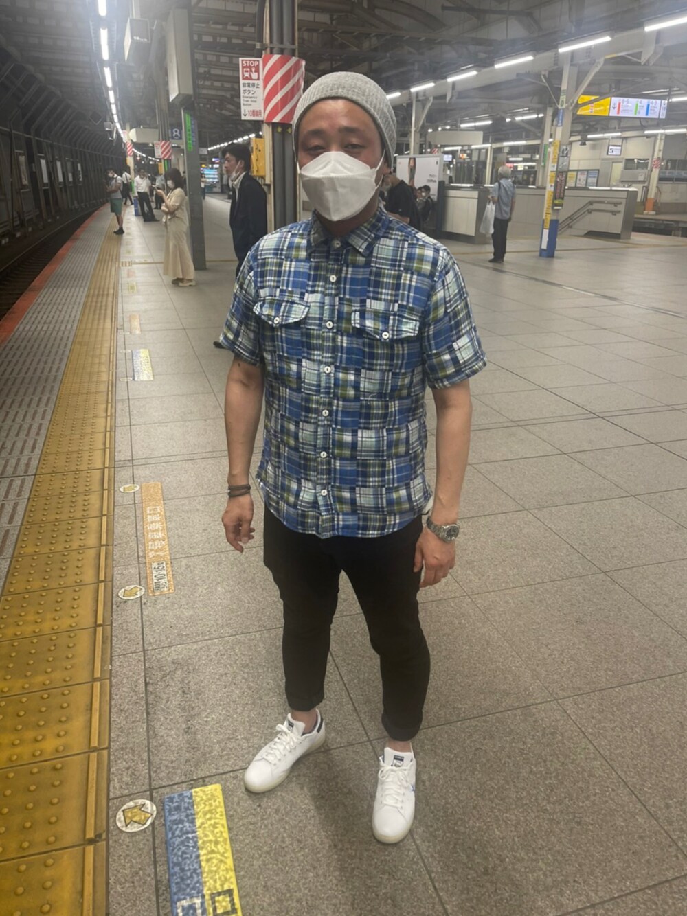 「UNITED ARROWSのアイテム（シャツ/ブラウス、ブルー系）」を使った、Hide Sakuさん（メンズ・167cm）の夏コーディネートの1枚目の写真