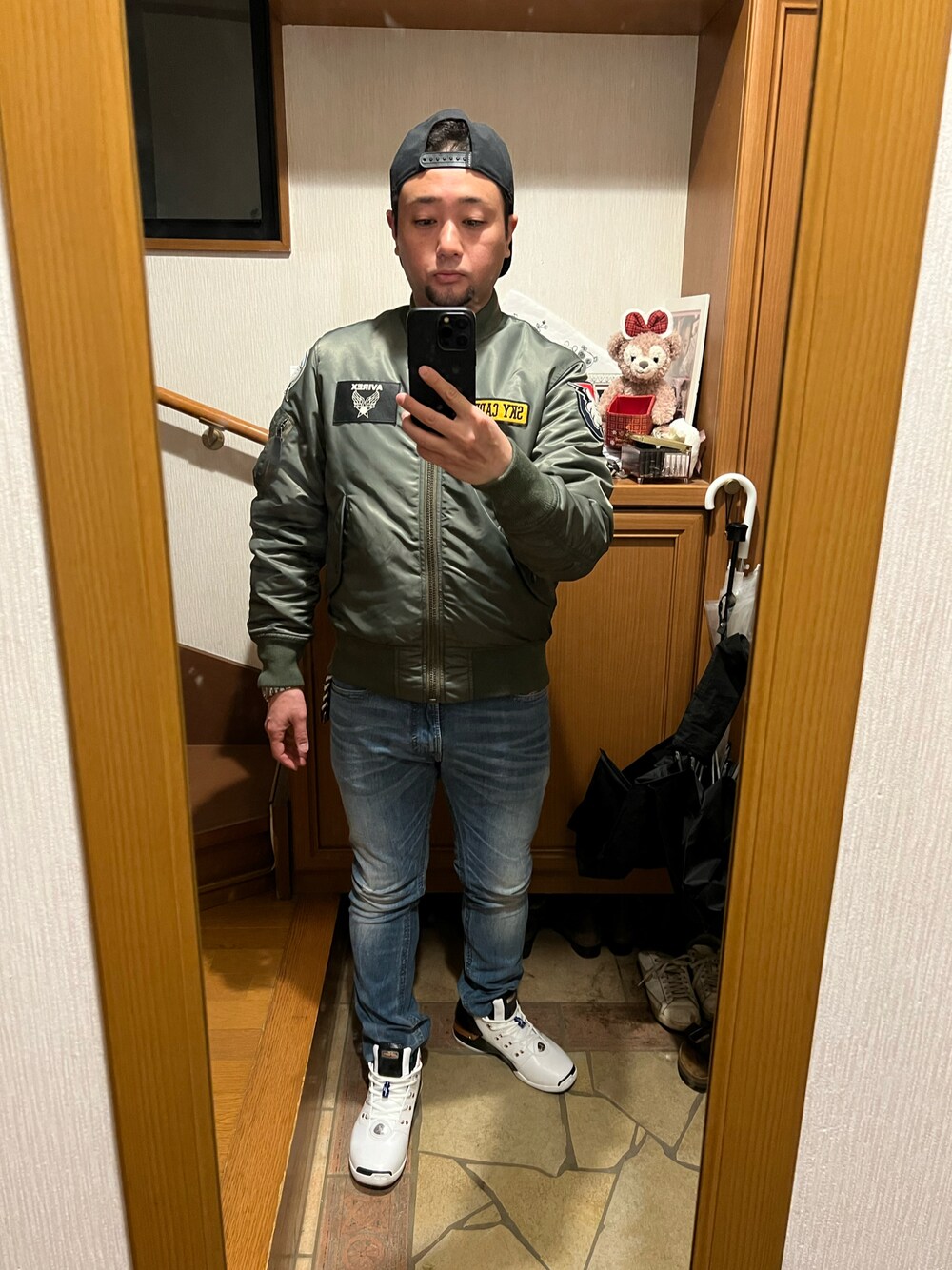 「DIESELのアイテム（デニムパンツ、ブルー系）」を使った、Hide Sakuさん（メンズ・168cm）の春コーディネートの1枚目の写真