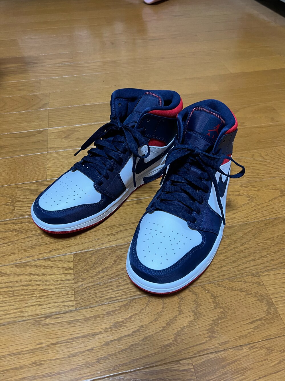 「AIR JORDANのアイテム（スニーカー、ブルー系）」を使った、Hide Sakuさん（メンズ・168cm）の秋コーディネートの1枚目の写真
