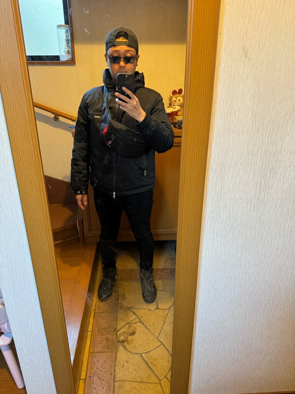 「Levi'sのアイテム（デニムパンツ、ブラック系）」を使った、Hide Sakuさん（メンズ・168cm）の秋コーディネートの1枚目の写真