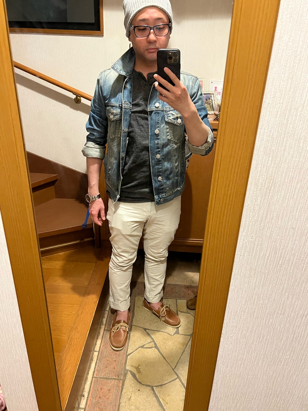 「American Eagleのアイテム（シャツ/ブラウス、グレー系）」を使った、Hide Sakuさん（メンズ・167cm）の夏コーディネートの1枚目の写真