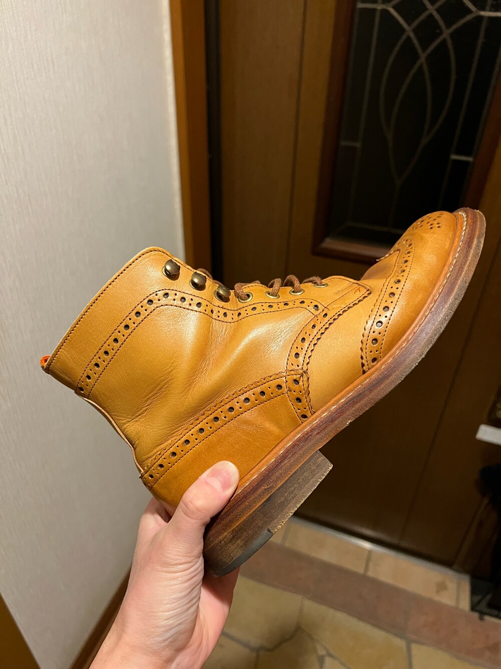 「Tricker'sのアイテム（ブーツ、ブラウン系）」を使った、Hide Sakuさん（メンズ・167cm）の春コーディネートの1枚目の写真