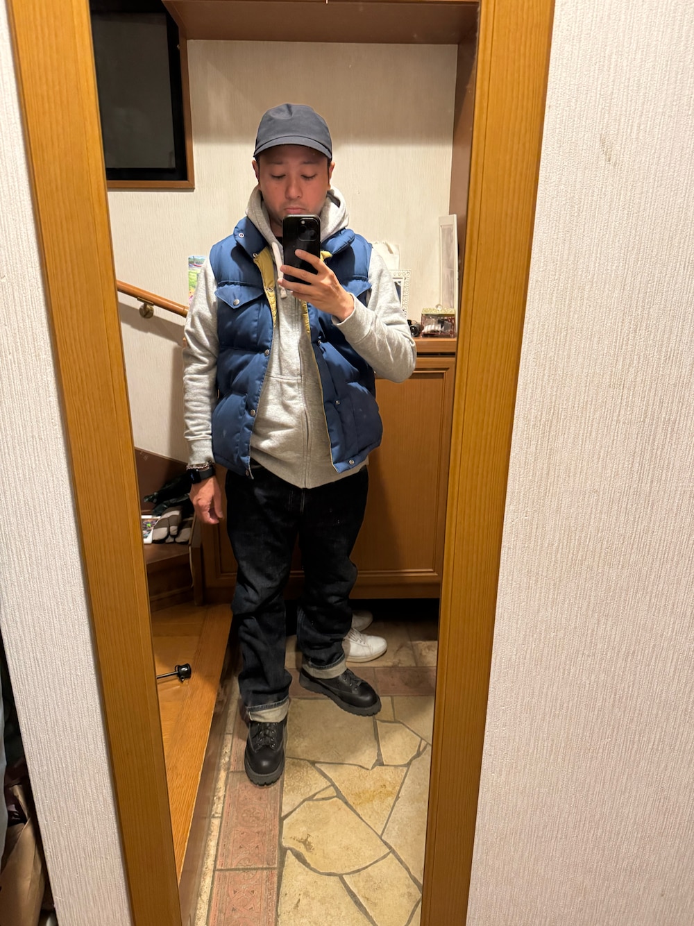 「秋っぽコーデ更新中、大人カジュアル、秋服コーデ、低身長男子、デニムコーデ、アウトドアスタイル、グレー、ブルーコーデ、古着MIX、古着好きな人と繋がりたい、ブーツ、アメカジコーデ、古着男子」｜「THE NORTH FACEのアイテム（キャップ、ブラック系）」を使った、Hide Sakuさん（メンズ・168cm）の秋コーディネートの1枚目の写真