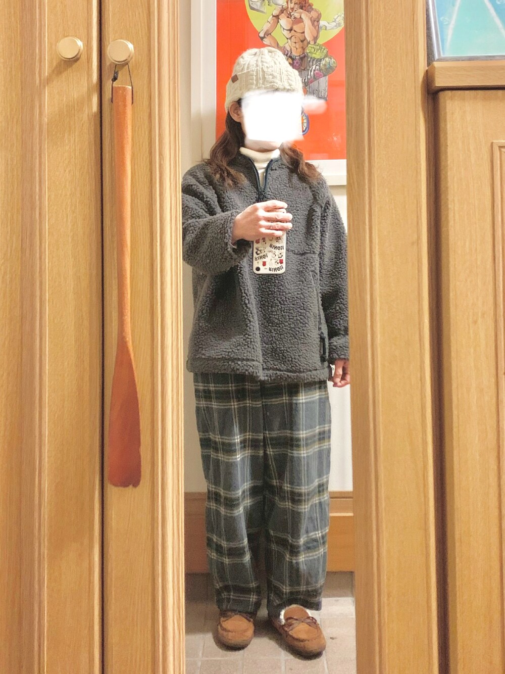 「昨日のコーデ、昨日の服、ニット帽、古着、フリース、チェックパンツ、モカシン」｜「BEAMS BOYのBEAMS BOY / ボア フリース ハーフジップ プルオーバー（ブルゾン、グレー系）」を使った、まっきさん（レディース・150cm）の冬コーディネートの1枚目の写真