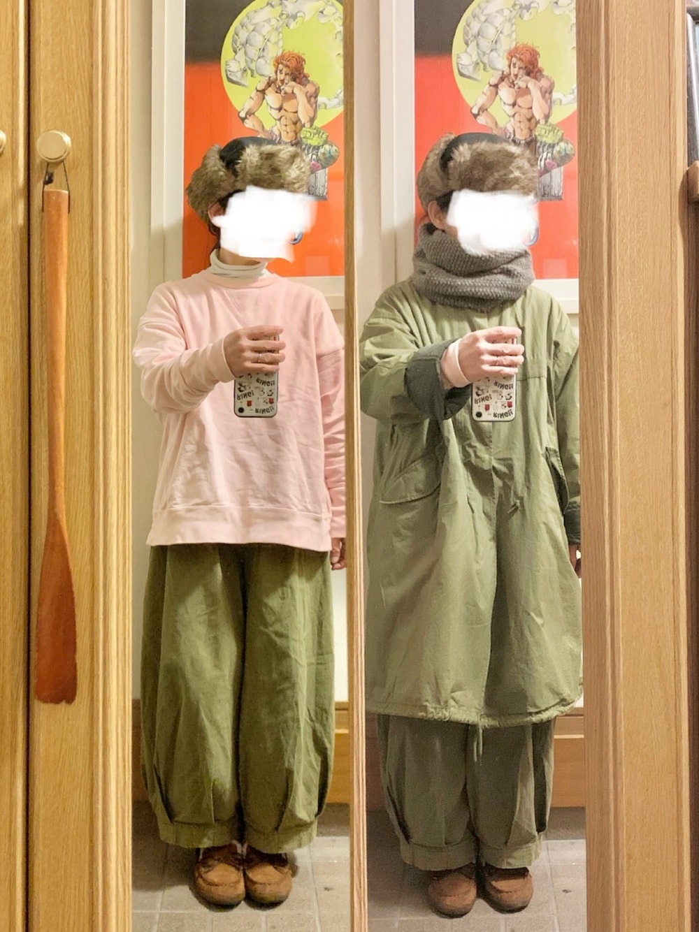 「昨日のコーデ、昨日の服、古着、スウェット、ピンク、カーキ、モッズコート、モカシン、フライトキャップ」｜「SLOBE IENAのアイテム（スウェット、ピンク系）」を使った、まっきさん（レディース・150cm）の冬コーディネートの1枚目の写真