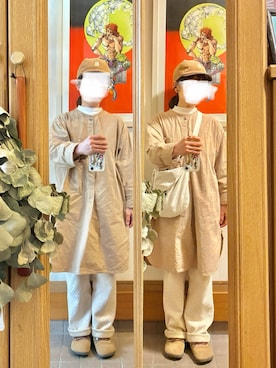「リメイク古着のアイテム（シャツ/ブラウス、ベージュ系）」を使った、まっきさん（レディース・150cm）の春コーディネート