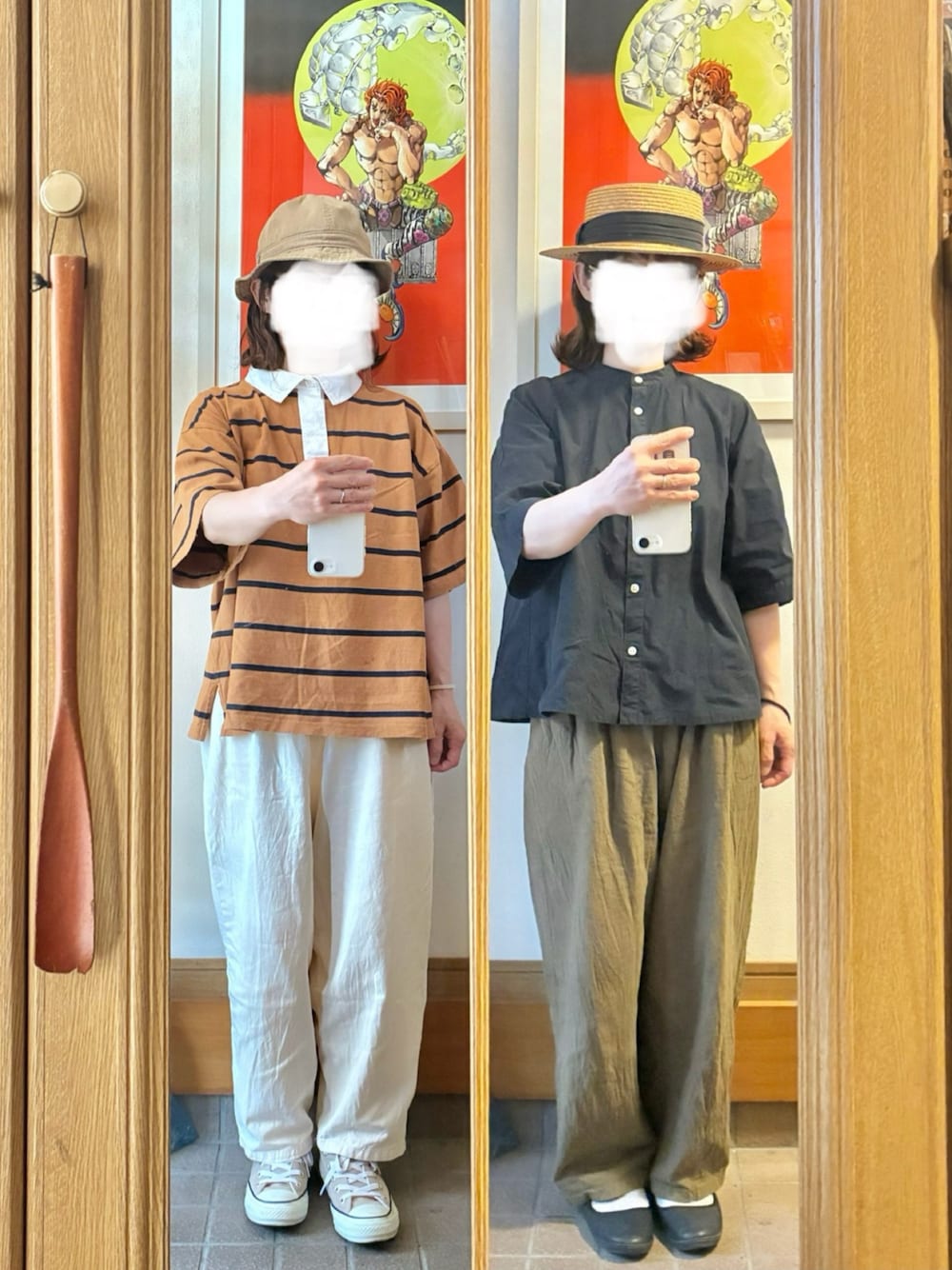 ブラック系のシャツ/ブラウス、グリーン系のパンツ、ブラック系のシューズを着用したレディースの秋コーディネートの1枚目の写真