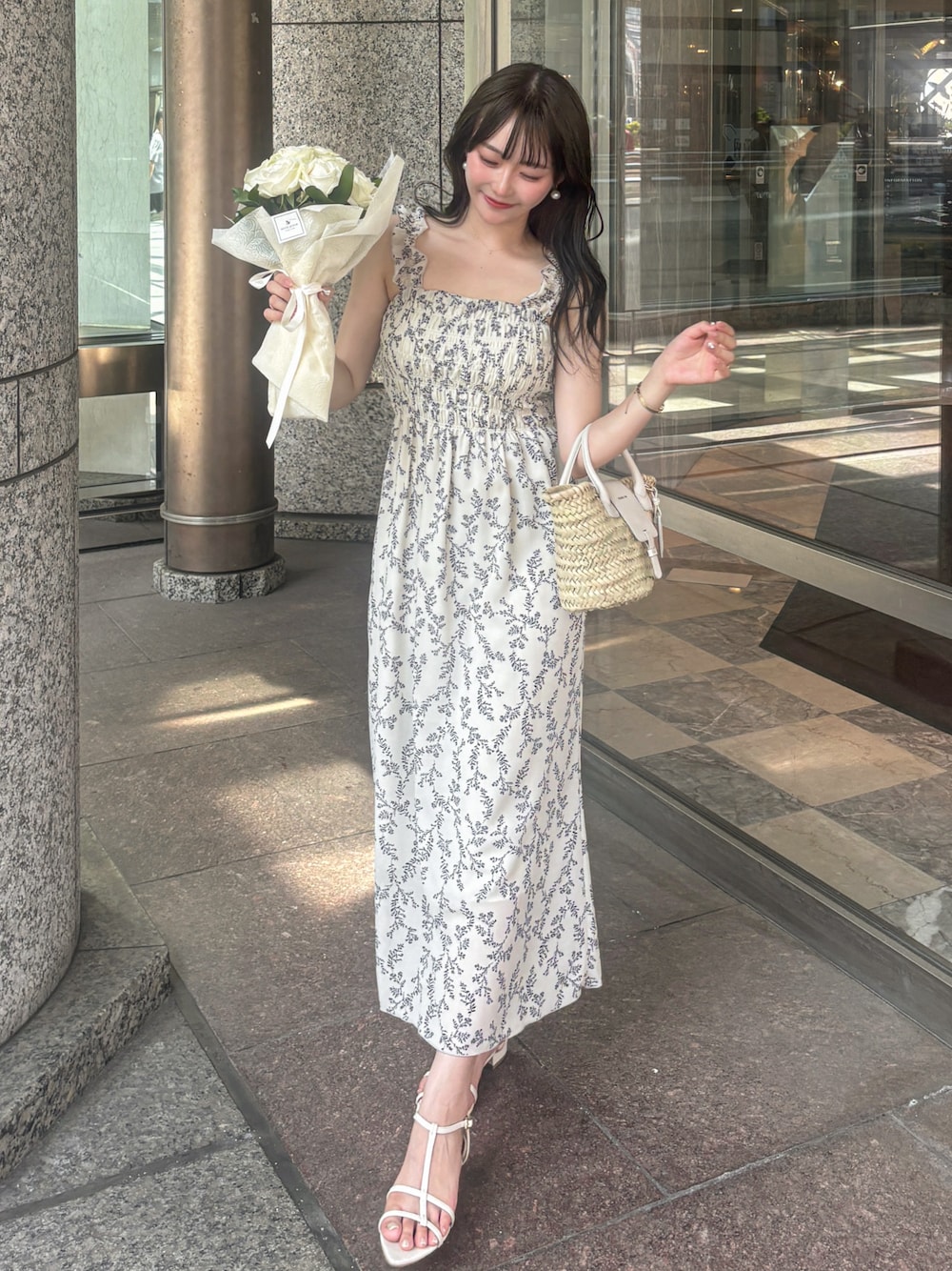 「休日スタイル、きれいめカジュアル、デートコーデ、ワンピース、キャミワンピ、サンダル、淡色コーデ、フリル、骨格ストレート、夏コーデ、キレイめ、ノースリーブ」｜「Paris64のアイテム（バッグ、ホワイト系）」を使った、白濱楓雅 ( ふぅ )🍨さん（骨格ストレート・レディース・158cm）の夏コーディネートの1枚目の写真