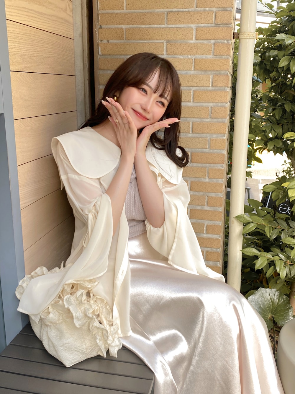 「サテンスカート、シンプルスタイル、初夏コーデ、淡色コーデ、淡色女子、淡色、シアーシャツ、タンクトップ、ガーリー、大人ガーリー、デート、デートスタイル（WOMEN）、パープル、ベージュ、ベージュコーデ」｜「pomiiiのAラインサテンスカート（スカート、ホワイト系）」を使った、白濱楓雅 ( ふぅ )🍨さん（骨格ストレート・レディース・158cm）の夏コーディネートの1枚目の写真