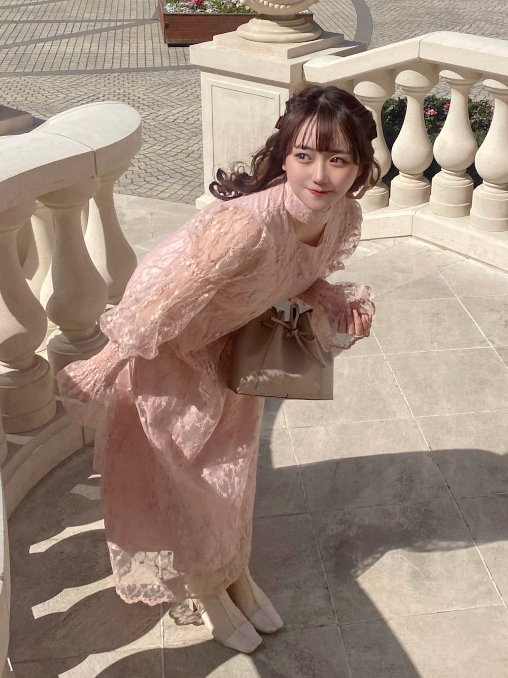 「オトナ女子、オケージョン、お呼ばれスタイル、ドレス、結婚式、結婚式二次会スタイル、ピンクコーデ、夏コーデ、ガーリー、ワンピーススタイル、お洒落さんとつながりたい、淡色コーデ、淡色女子、淡色女子と繋がりたい、ピンク」｜「FRAY I.Dのリボンバッグ（ハンドバッグ、ベージュ系）」を使った、白濱楓雅 ( ふぅ )🍨さん（骨格ストレート・レディース・158cm）の春コーディネートの1枚目の写真