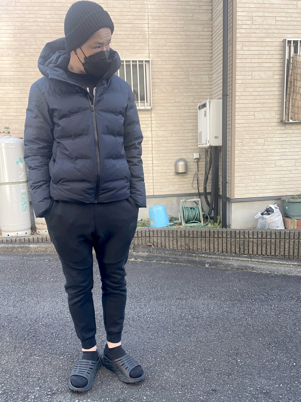 モンクレールシャツパンツスニーカーバッグに合うバケットハット 1642085145.jpg
