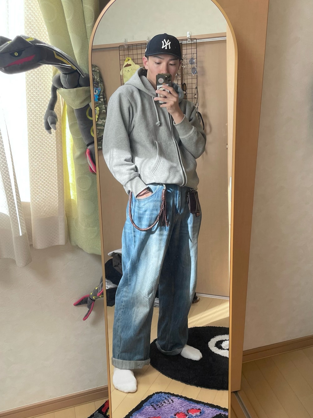 「NEW ERAのアイテム（キャップ、ブラック系）」を使った、Jongmin Leeさん（メンズ・180cm）の夏コーディネートの1枚目の写真
