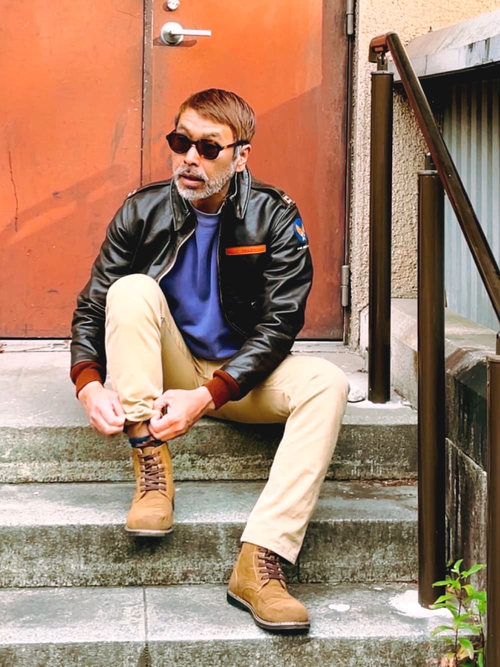 「ミリタリー、a2 flight jacket、スエット」｜「THE REAL McCOY'Sのアイテム（ミリタリージャケット、ブラウン系）」を使った、YosaKuginoさん（メンズ・176cm）の春コーディネートの1枚目の写真