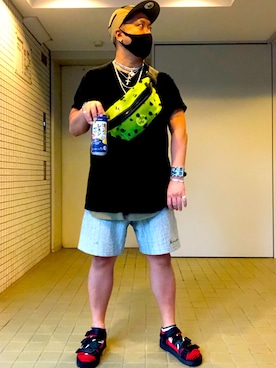 「蛍光カラー」｜「アイテム（アクセサリー）」を使った、R・Tさん（メンズ・163cm）の秋コーディネート