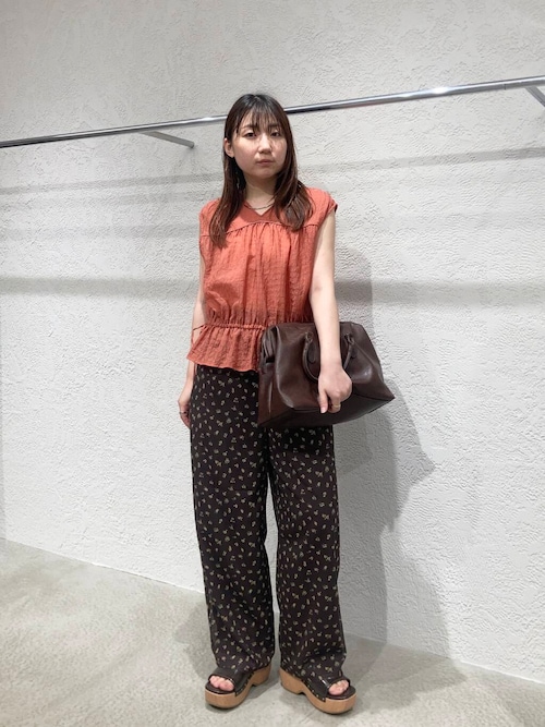 スタッズサボサンダル