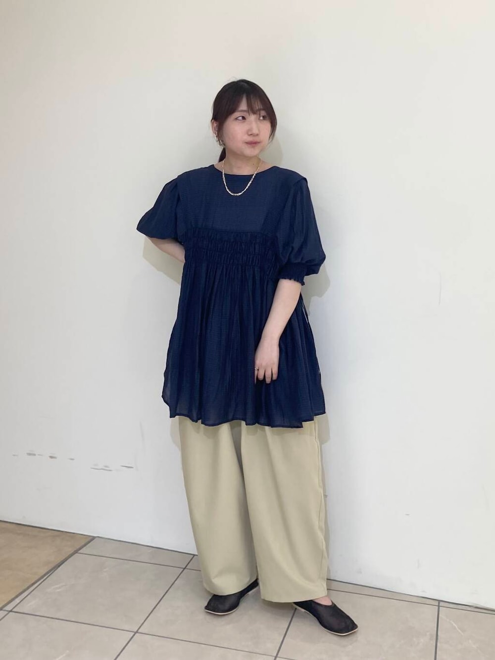 「大人カジュアル、KBF、休日スタイル、大人ガーリー、大人かわいい、夏ワンピース」｜「SMELLYのストライプビッグシュシュ（シュシュ、ホワイト系）」を使った、はやたさん（レディース・158cm）の春コーディネートの1枚目の写真
