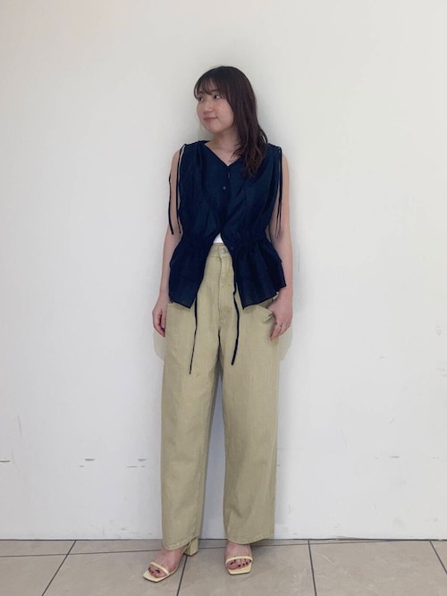 カップ付きクロップドキャミソール