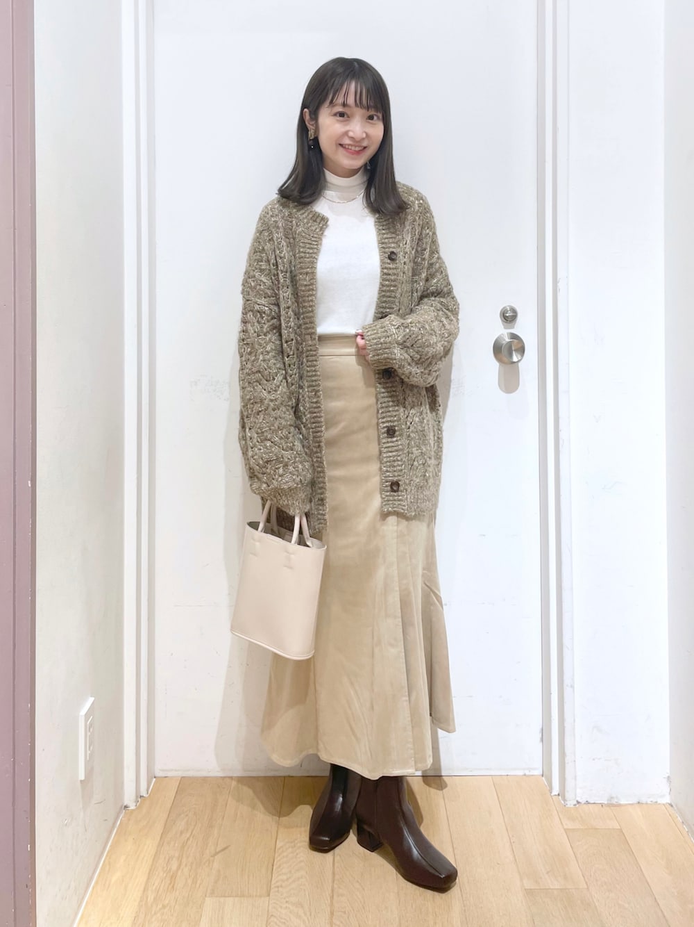だいと LOWRYS FARM（ローリーズファーム）の「ラメスカシニット