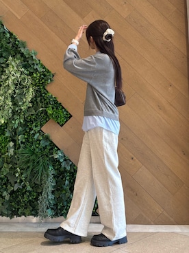 「COLONY 2139（コロニートゥーワンスリーナイン）のシャツドッキングニットプルオーバー（ニット/セーター、グレー系）」を使った、shionさん（レディース・168cm）の春コーディネート