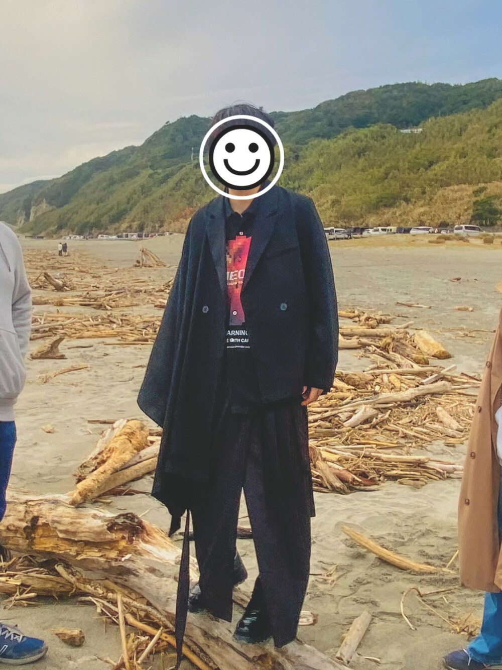 「今日のコーデ、シンプル、秋服コーデ、休日コーデ、アシメ、プリーツパンツ、ローファー、きれいめカジュアル」｜「QLOMONOのアシメマントブレザー（ジャケット/アウター、ブラック系）」を使った、tsuさん（メンズ・168cm）の秋コーディネートの1枚目の写真