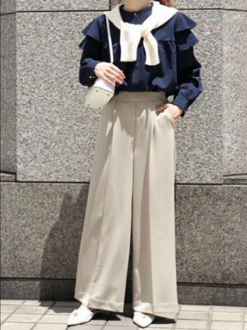 ラッフルショルダーTブラウス