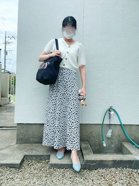 「花柄スカート」｜豚と顎さん（レディース・168cm・10代）の秋コーディネート