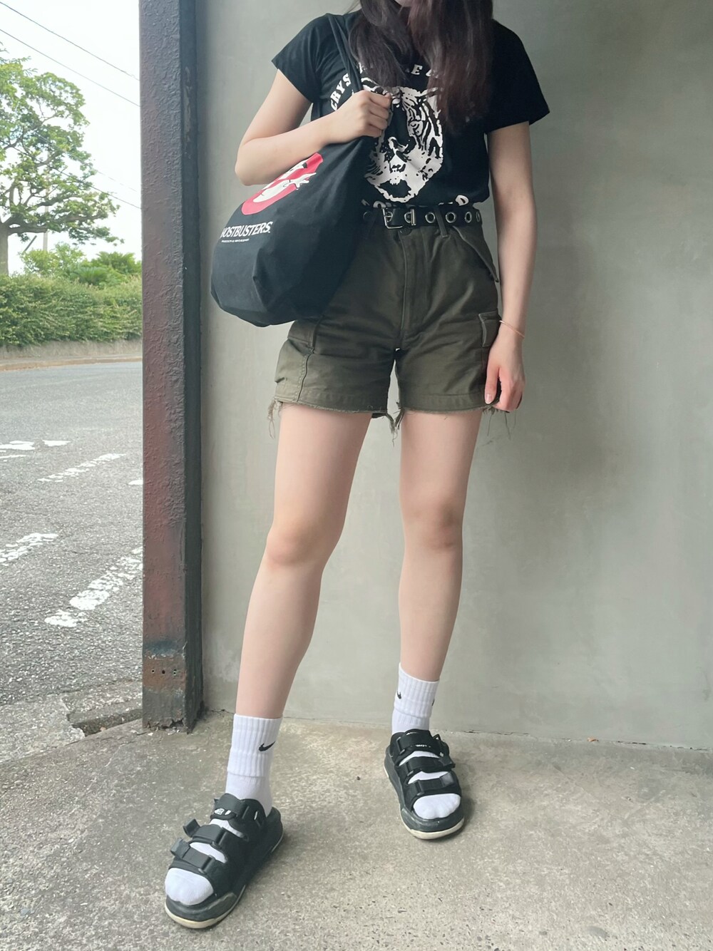 ホワイト系のソックス/靴下を着用したレディースの夏コーディネートの1枚目の写真