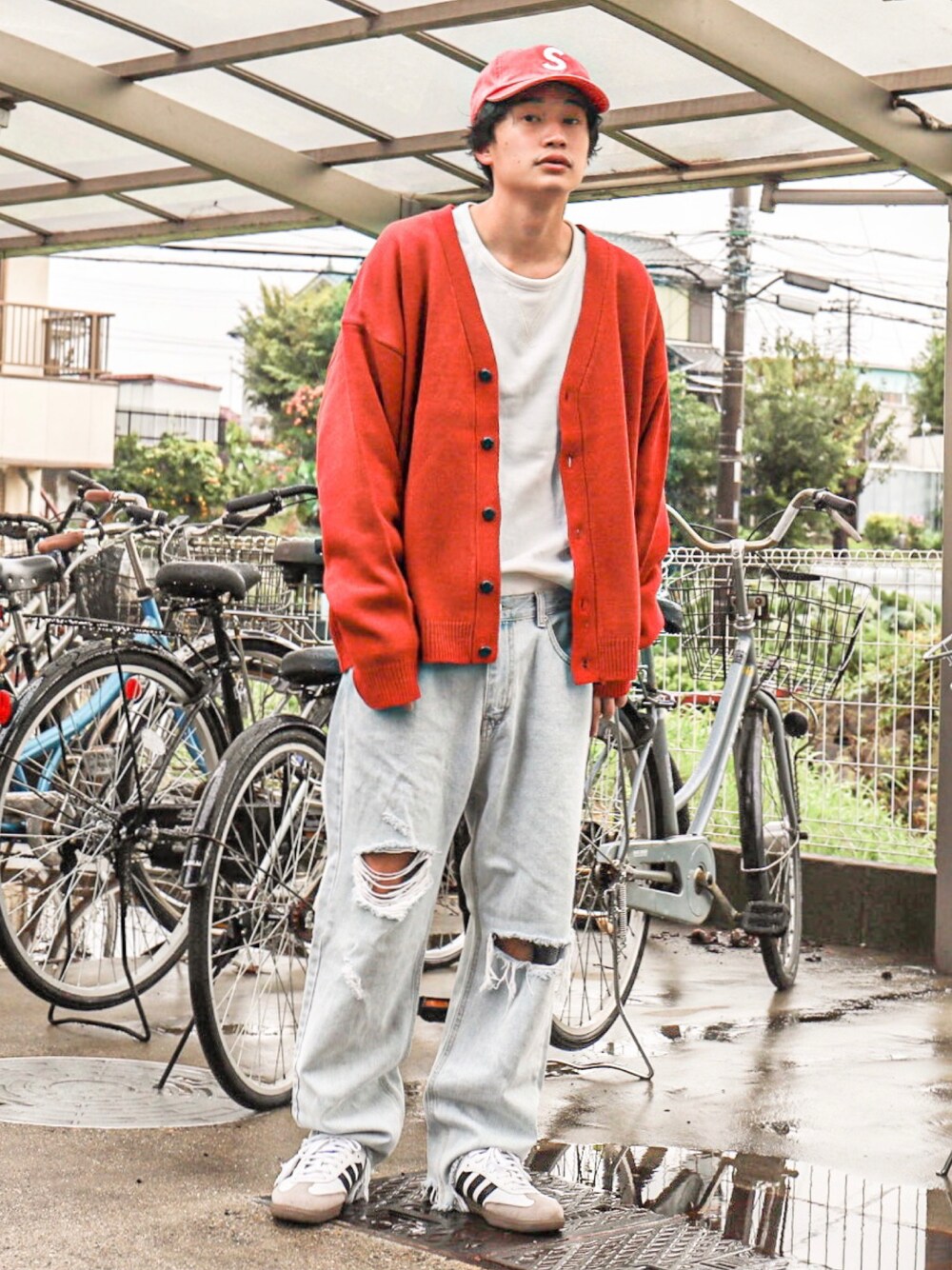 「カーディガン、デニム、キャップ、モノトーン、オーバーサイズ、大人カジュアル、秋服、低身長、カジュアルコーデ、秋冬コーデ、おしゃれさんと繋がりたい、モノマート、wearhalloween2021、オレンジ」｜「MONO-MARTのボリュームニットルーズカーディガン AUTUMN WINTER 2021-2022（カーディガン/ボレロ、オレンジ系）」を使った、すけさん（メンズ・171cm）の秋コーディネートの1枚目の写真