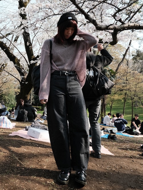 パンツを使った「あみあみニット」の人気ファッション