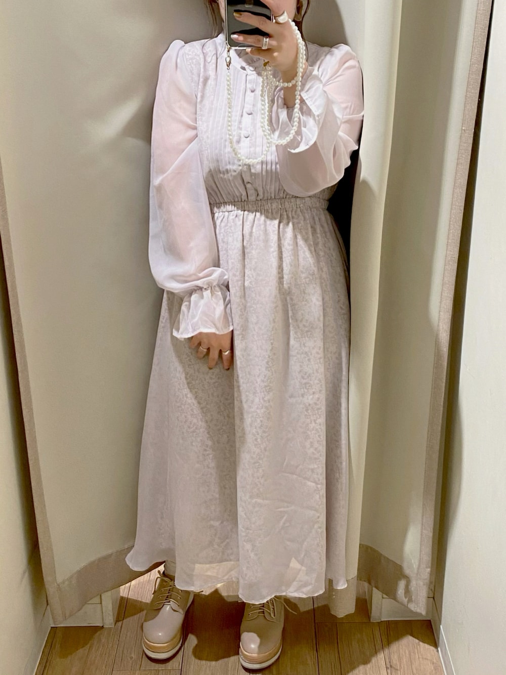 「オリーブ デ オリーブ(OLIVE des OLIVE)、OLIVE des OLIVE、ワンピース、ワントーンコーデ、秋のコーデ、秋コーデ、ロングワンピース、透け感、着回しコーデ、厚底シューズ、低身長、低身長コーデ、秋服準備はじめました」｜「OLIVE des OLIVEの【WEB限定カラー有】2枚重ねフリルカラーピンタックワンピース（ワンピース、パープル系）」を使った、ol_izmm_さん（レディース・153cm）の秋コーディネートの1枚目の写真