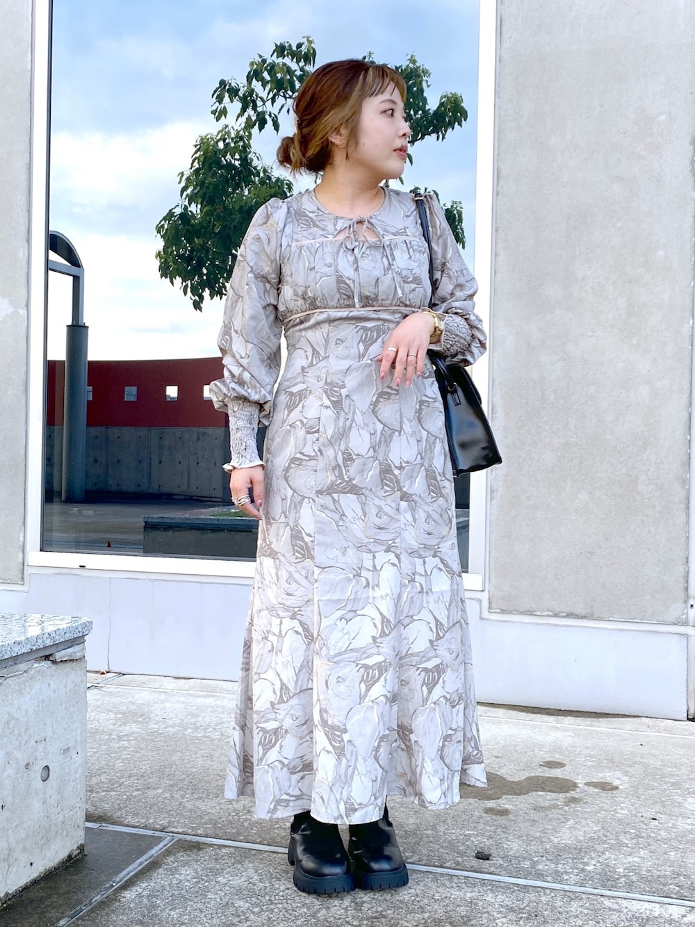 「OLIVE des OLIVE、オリーブ デ オリーブ(OLIVE des OLIVE)、秋服準備はじめました、ブーツ、サイドゴアブーツ、きれいめカジュアル、秋コーデ、ショルダーバッグ、ワンピース、ワンピーススタイル、ロングワンピース、低身長、低身長コーデ、骨格診断ストレート、韓国ファッション」｜「OLIVE des OLIVEの胸開きワンピース（ワンピース、グリーン系）」を使った、ol_izmm_さん（レディース・153cm）の夏コーディネートの1枚目の写真