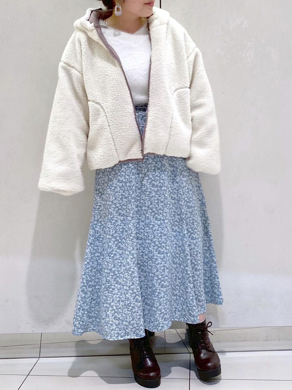 「OLIVE des OLIVE、オリーブ デ オリーブ(OLIVE des OLIVE)、福袋、福袋コーデ、ボア、ボアジャケット、ボアブルゾン、マーメイドスカート、花柄スカート、ショートブーツ、低身長、低身長コーデ、低身長女子、冬コーデ、プチプラコーデ」｜「OLIVE des OLIVEの【2022福袋】OLIVE des OLIVE ボアブルゾン（福袋/福箱、その他）」を使った、ol_izmm_さん（レディース・153cm）の秋コーディネートの1枚目の写真