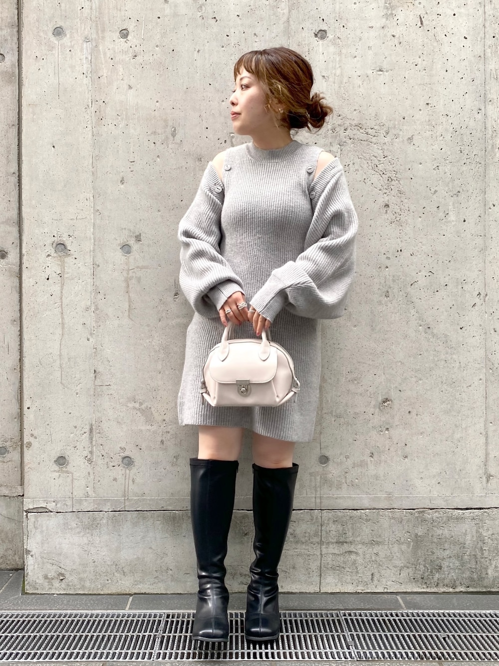 「OLIVE des OLIVE、オリーブ デ オリーブ(OLIVE des OLIVE)、モノトーン、ニットワンピース、ワンピース、ボレロ、秋服準備はじめました、ハンドバッグ、ロングブーツ、大人カジュアル、大人かわいい、秋のコーデ、低身長、低身長コーデ、骨格ストレート」｜「OLIVE des OLIVEのボレロ付ニットミニワンピース（ワンピース、グレー系）」を使った、ol_izmm_さん（レディース・153cm）の夏コーディネートの1枚目の写真