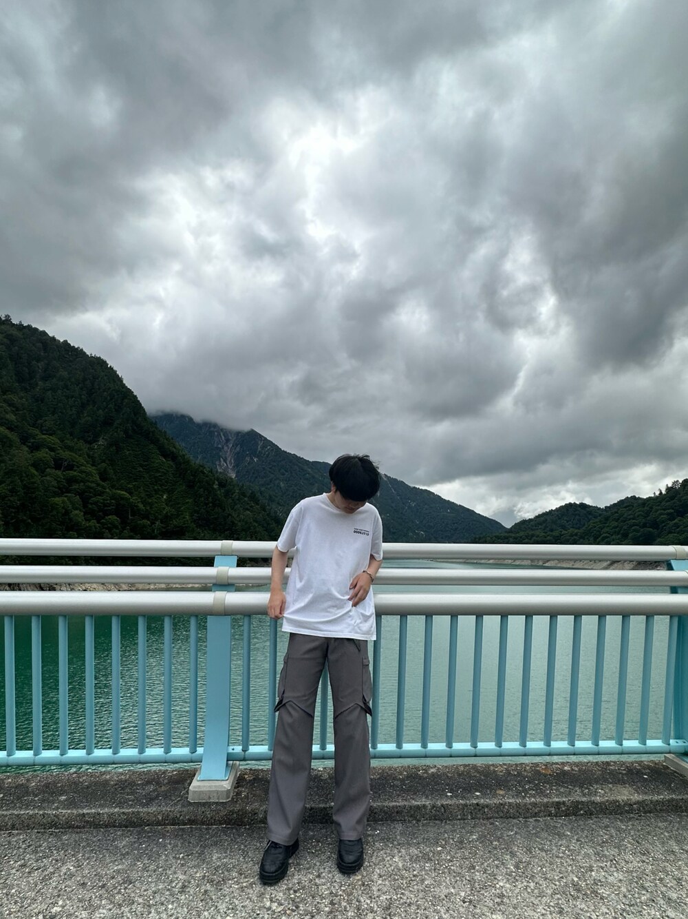「kikokostadinov、kiko kostadinov、CAMPER」｜「KIKO KOSTADINOVのアイテム（パンツ、グレー系）」を使った、kosukeさん（メンズ・182cm）の秋コーディネートの1枚目の写真