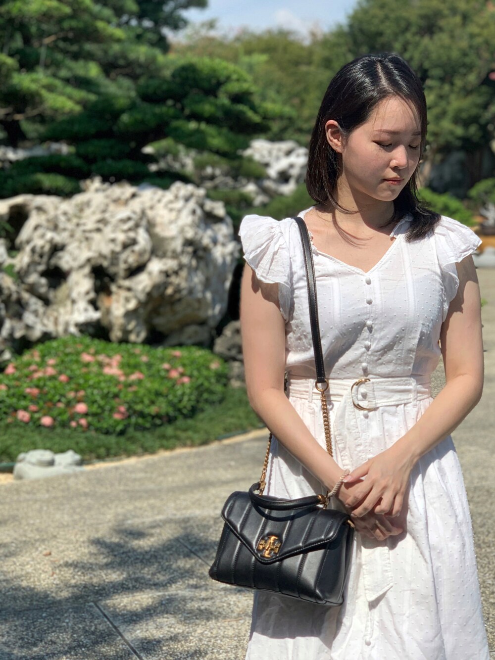 「TORY BURCHのアイテム（ショルダーバッグ、ブラック系）」を使った、D77さん（レディース・160cm）の夏コーディネートの1枚目の写真