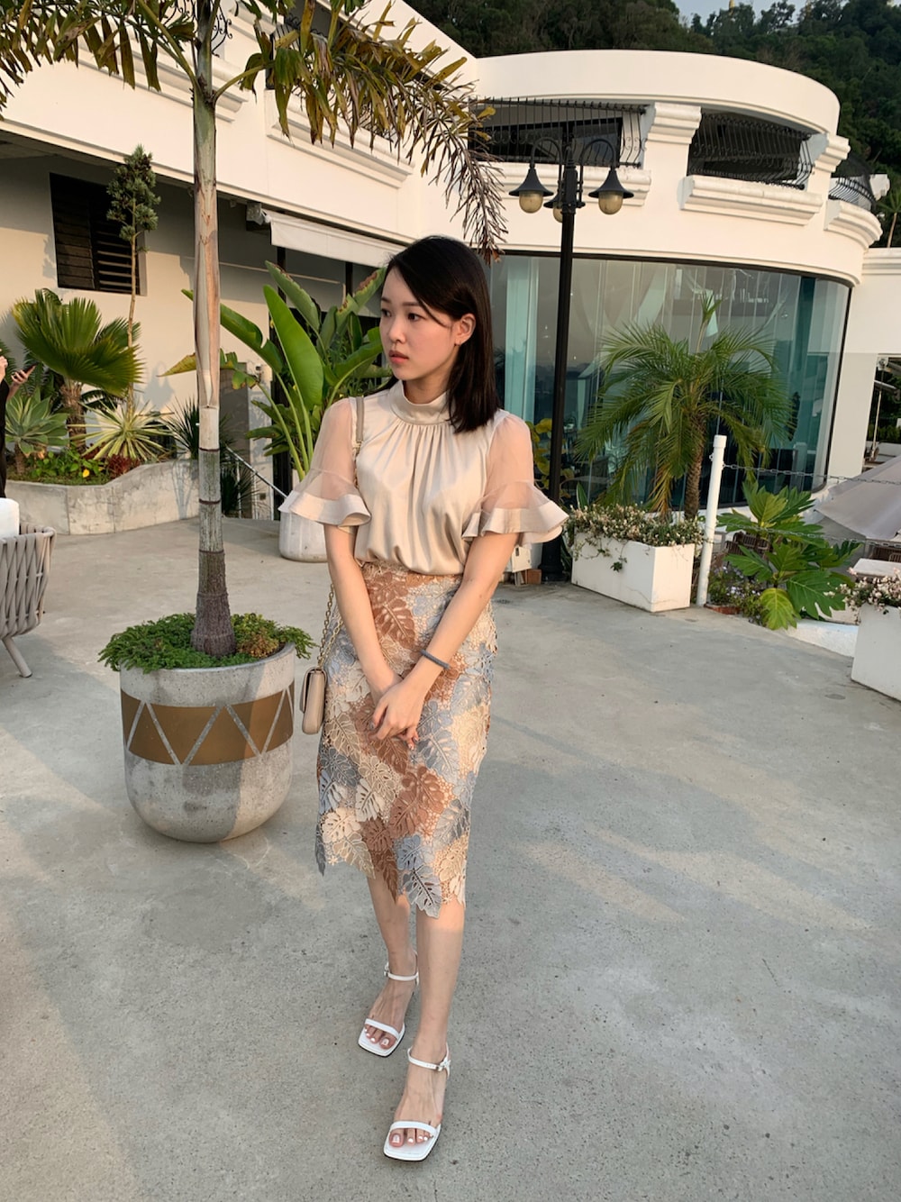 「korea、ootd、FRAY I.D」｜「TORY BURCHのアイテム（ショルダーバッグ、グレー系）」を使った、D77さん（レディース・160cm）の秋コーディネートの1枚目の写真