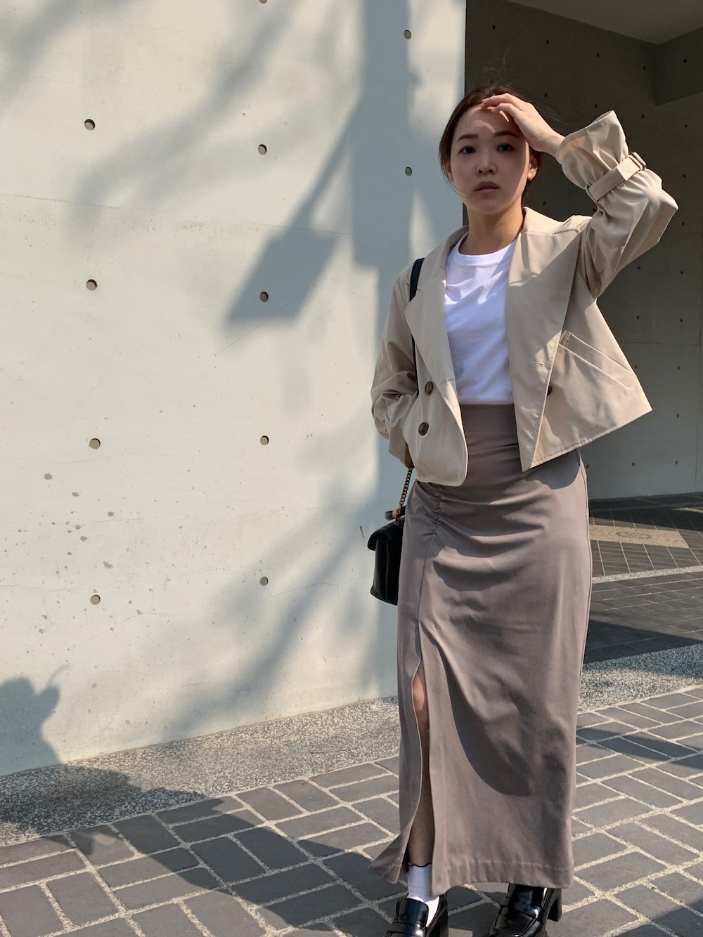 「MARITHE + FRANCOIS GIRBAUDのアイテム（Tシャツ/カットソー、ホワイト系）」を使った、D77さん（レディース・160cm）の春コーディネートの1枚目の写真