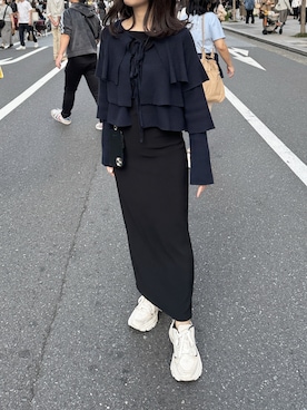 バックオープンペンシルドレスを使った人気ファッションコーディネート