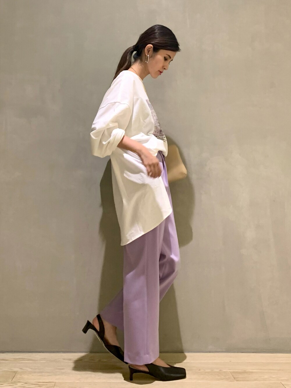 「カラーパンツ、秋のコーデ、Nomine、ノミネ、Rougevif、ルージュヴィフ、LAROUTE、ラルート、秋トレンド2021」｜「LAROUTEの【WEB限定】スクエアトゥスリングバック パンプス（パンプス、ブラック系）」を使った、はしもとまゆさん（レディース・155cm）の夏コーディネートの1枚目の写真