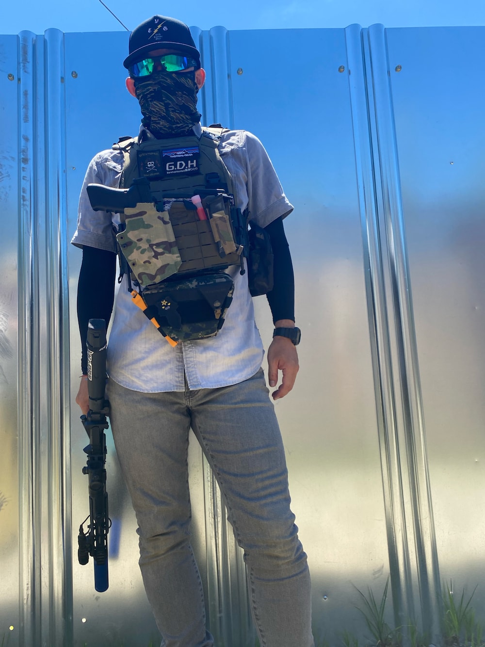 「ＢＵＤＤＹ、ミリタリー、キャップ、ワントーンコーデ、サバゲー、カモフラ、迷彩、アツいコーデ全部見せ」｜「VOLK TACTICAL GEARのアイテム（キャップ、ブラック系）」を使った、BUDDYさん（メンズ・173cm）の夏コーディネートの1枚目の写真