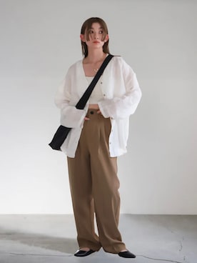 「ノーカラー」｜「アイテム（スラックス）」を使った、SELECT MOCA SNAPさん（レディース・162cm）の春コーディネート