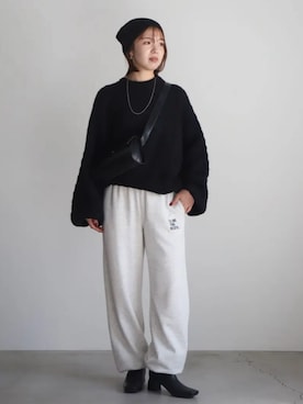 「ブルべ夏」｜「アイテム（スウェットパンツ）」を使った、SELECT MOCA SNAPさん（レディース・162cm）の秋コーディネート